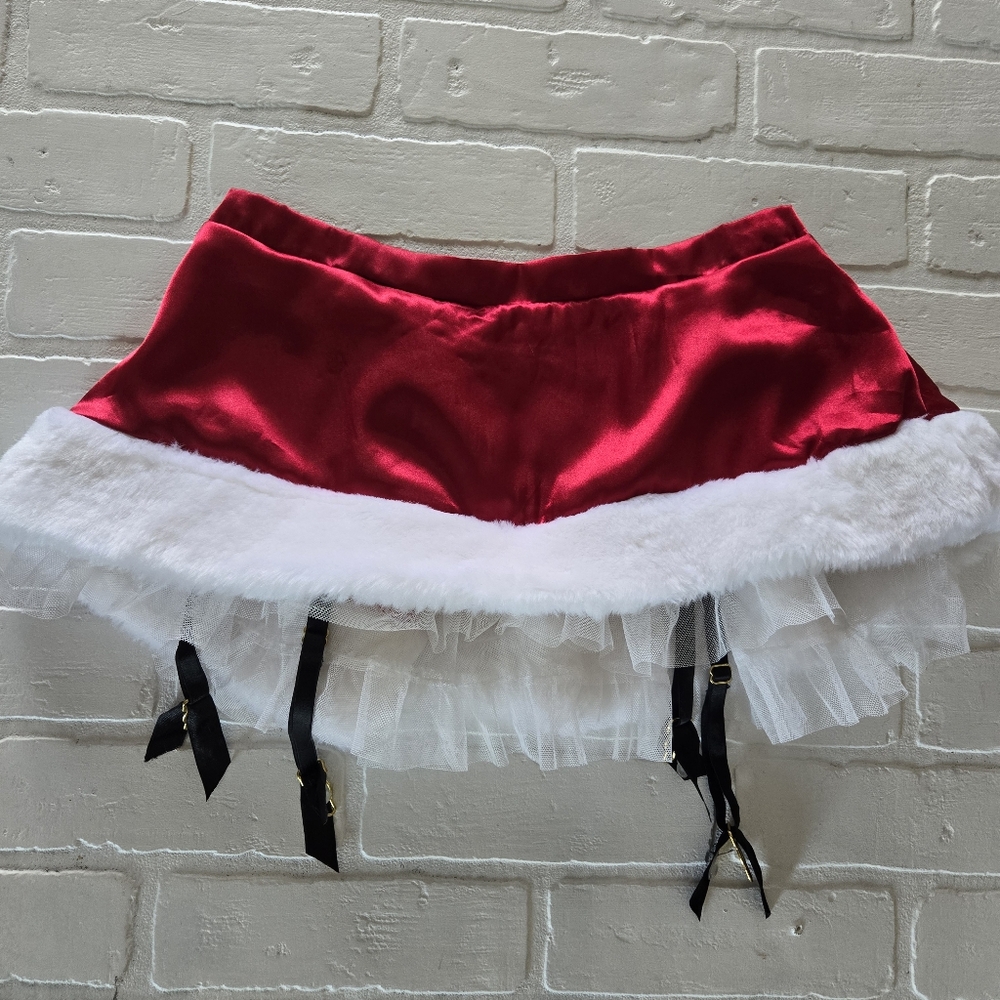 Victorias Secret Santa skirt perfect winter Xmas staple. One size like new!